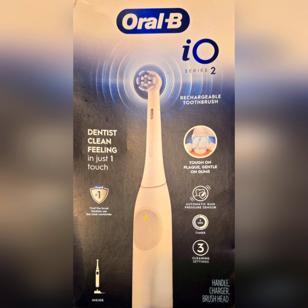 Oral-B iO Series 2 Electric Toothbrush with 2 Brush Heads, White NEW
